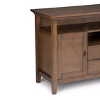 Meuble TV en bois massif Mansfield pour téléviseurs jusqu'à 60", Chêne vieilli naturel rustique : Rangement média, Ferrures en laiton