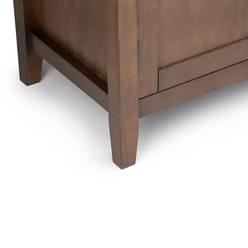Meuble TV en bois massif Mansfield pour téléviseurs jusqu'à 60", Chêne vieilli naturel rustique : Rangement média, Ferrures en laiton